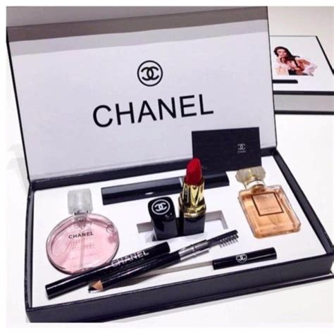 chanel mascara gift set.